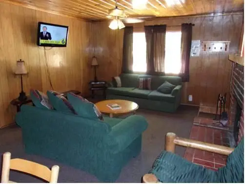 Honey Bear Lodge & Cabins 