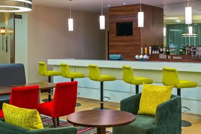 Hampton by Hilton Luton Airport 