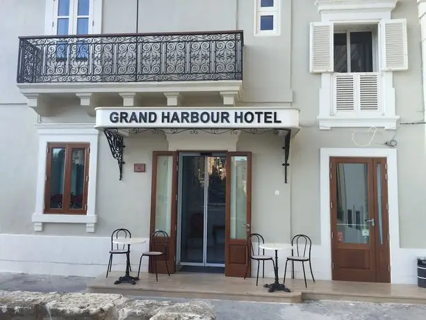 Grand Harbour Hotel 