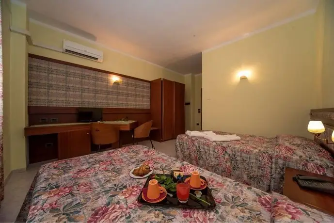 New Petit Hotel 