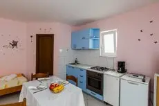 Apartments Villa Rose Kastel Stafilic 