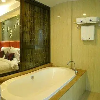 Kangye Hotspring Business Hotel 