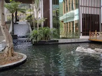 Jade Spring Hotel 