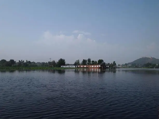 New Golden Flower Heritage Houseboat 