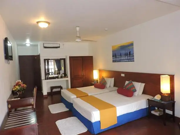 Catamaran Beach Hotel Negombo 