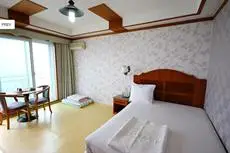 Goodstay Jangseungpo Beach Hotel 