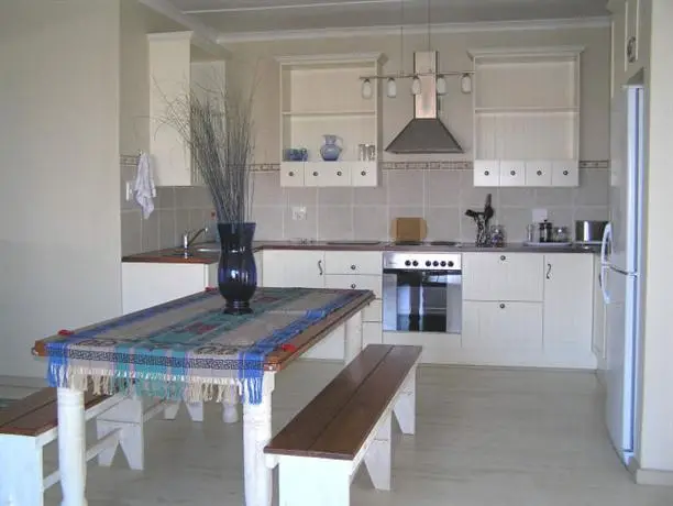 Sea Whisper Guest House & Self Catering 