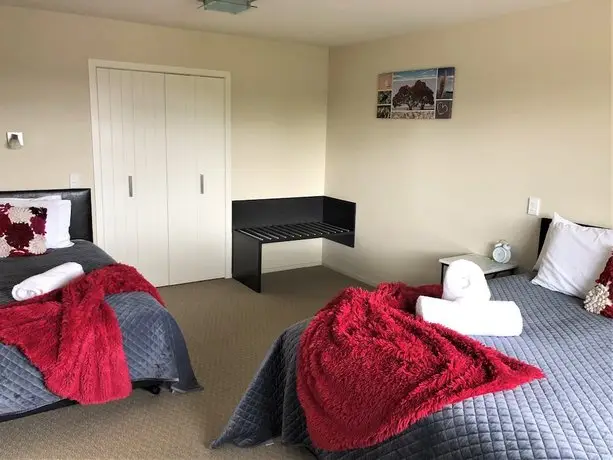 Fiordland Lakeview Motel and Apartments 