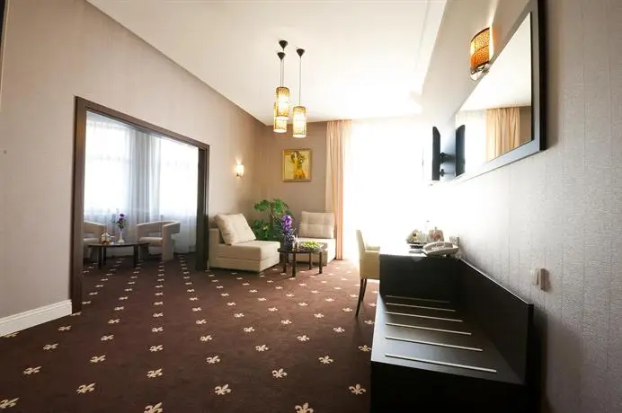 Ark Palace Hotel Apartments 