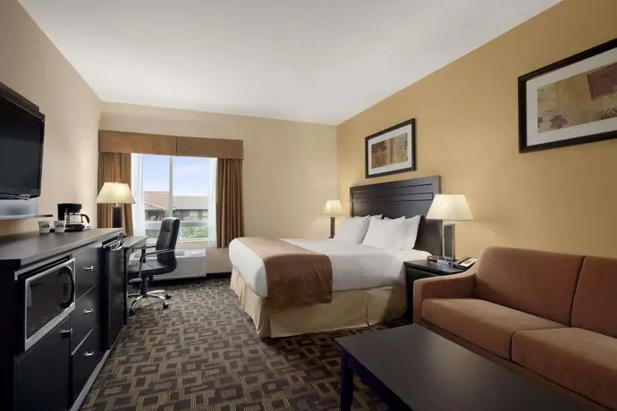 Days Inn & Suites by Wyndham Winnipeg Airport Manitoba