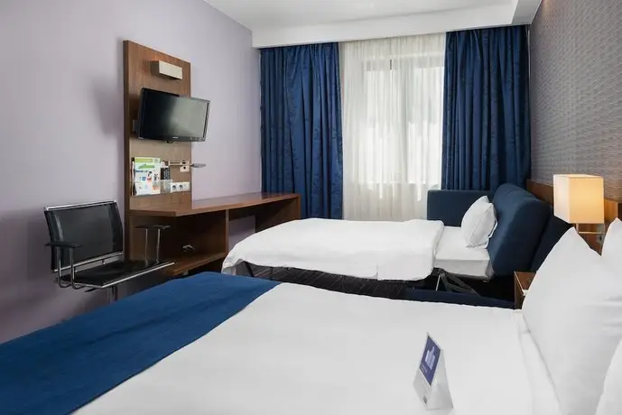 Holiday Inn Express Warsaw Airport 