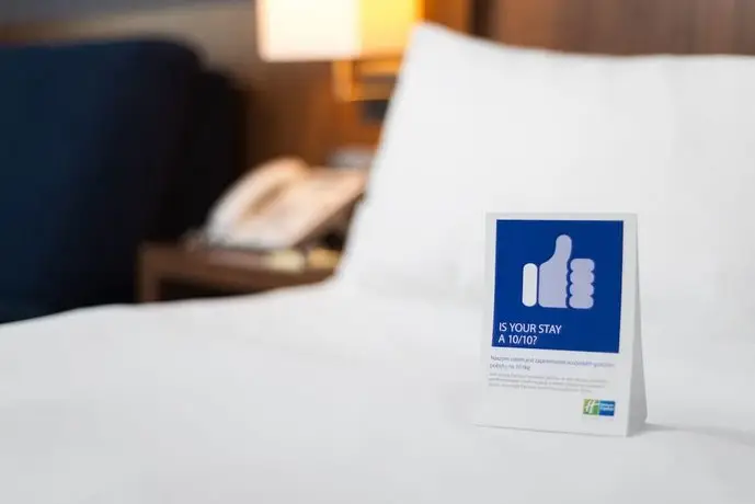 Holiday Inn Express Warsaw Airport 