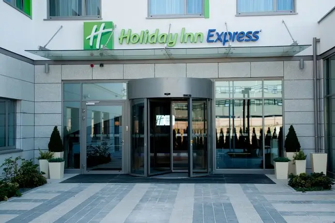 Holiday Inn Express Warsaw Airport 