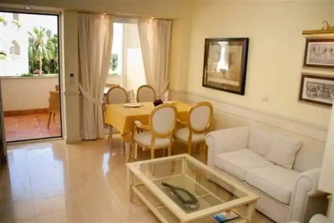 Apartamentos Guadalpin Boutique 