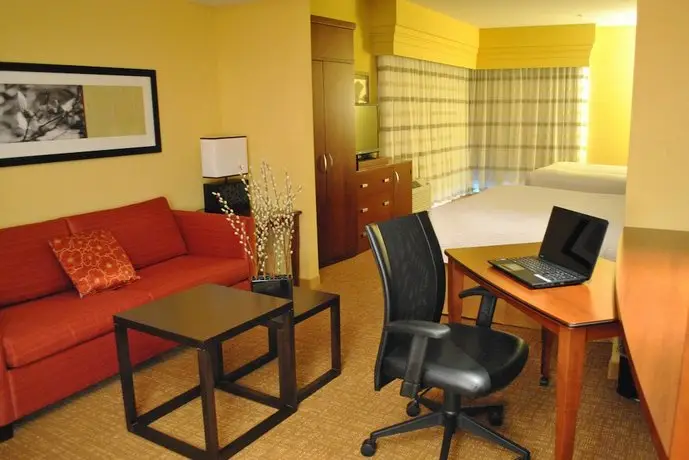 Courtyard by Marriott Evansville East