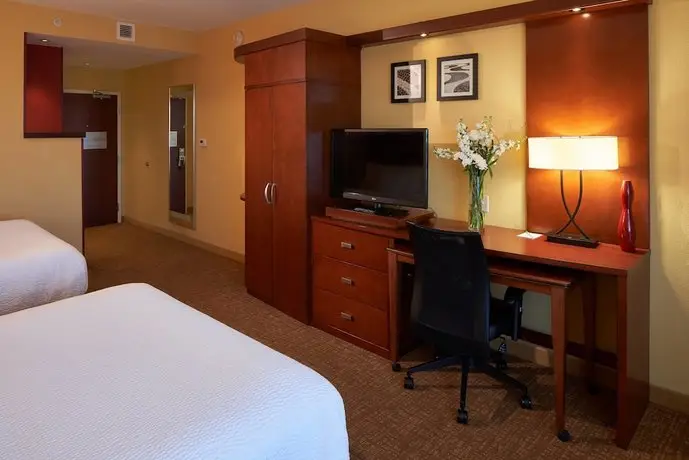 Courtyard by Marriott Evansville East 