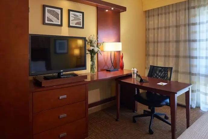 Courtyard by Marriott Evansville East 