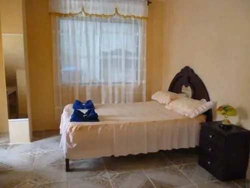 Hostal Cerro Azul Puerto Villamil 