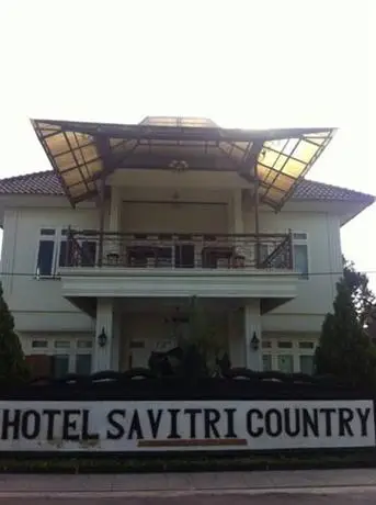 Hotel Savitry Country