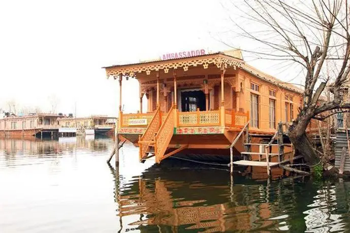 Houseboat Ambassador 