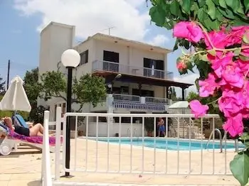 Bougainvillea Hotel Apartments 