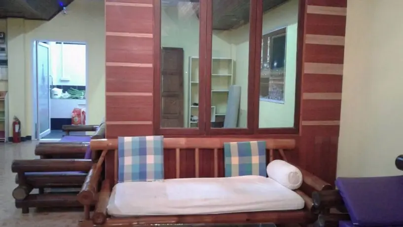 Khao Lak Traveller Lodge