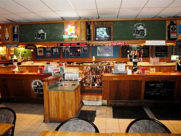 The Edge Pub and Hostel 