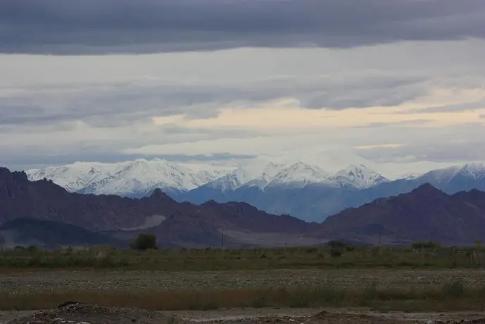 Golden Gobi Guesthouse & Tour 