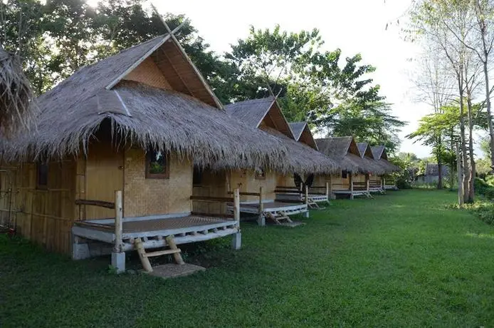 Baan Pai Riverside Resort