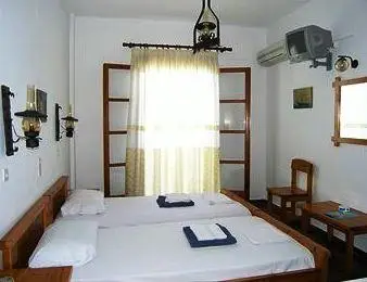 Chaniotis Room & Villas 