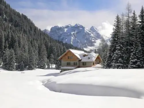 Rifugio Lago Nambino 