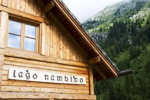 Rifugio Lago Nambino 