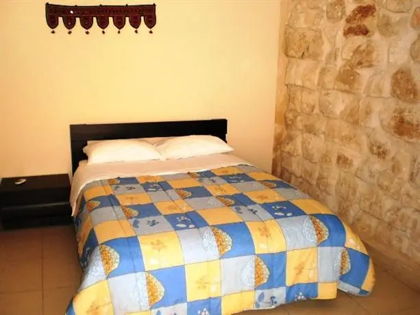 Yafo 82 Guesthouse 