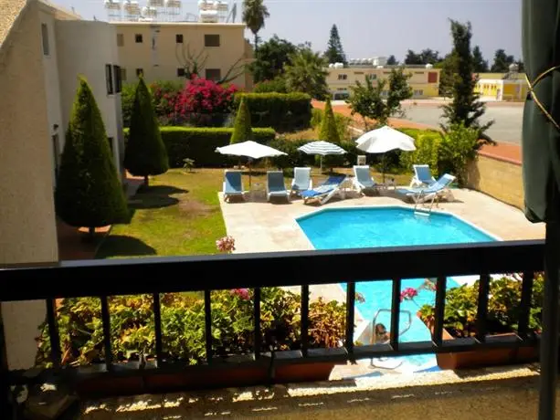 Lefki Tree Tourist Apartments 