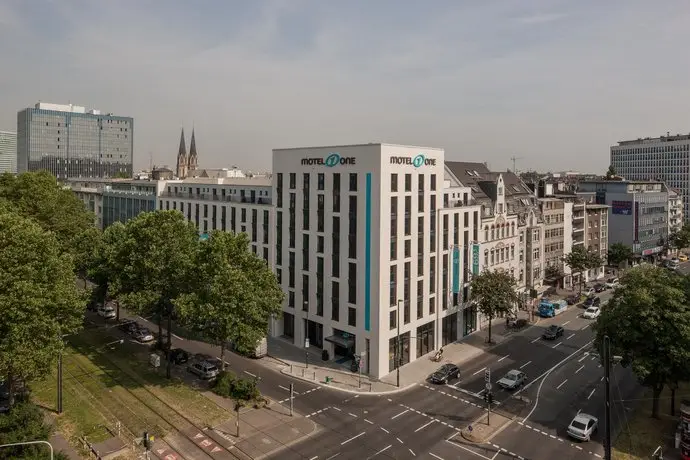 Motel One Dusseldorf Hauptbahnhof 