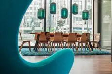 Motel One Dusseldorf Hauptbahnhof 