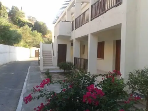 Pelekanos Apartments 