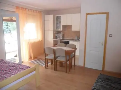 Anita Apartmanhaz Sarvar 