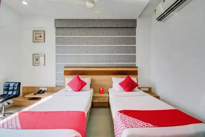 OYO 1000 Hotel Admiral Suites