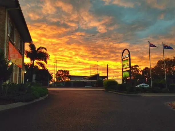 Coopers Colonial Motel