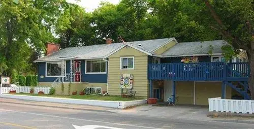 Kelowna International Hostel 