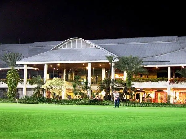 Bungalow Padang Golf Modern