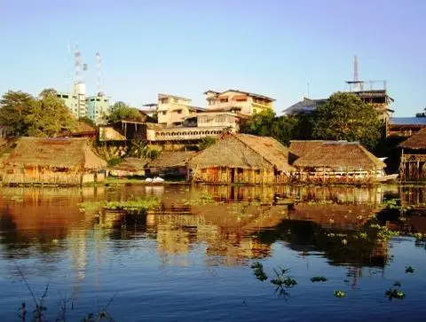 Camiri Floating Hostel and Lounge Bar 