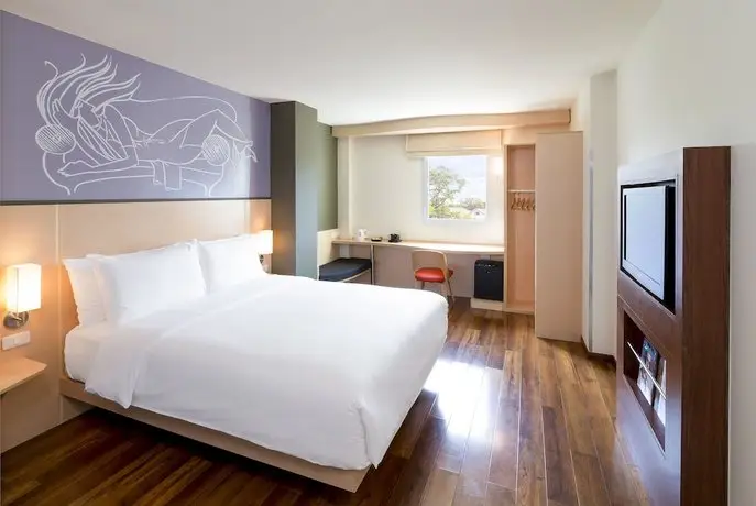 Ibis Vientiane Nam Phu