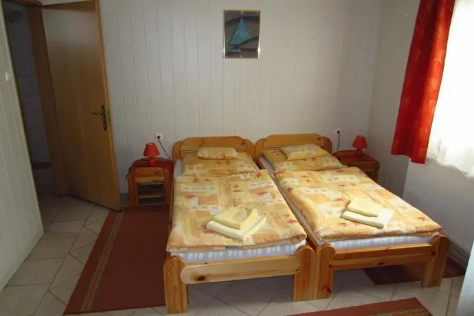 Andras Apartmanhazak 