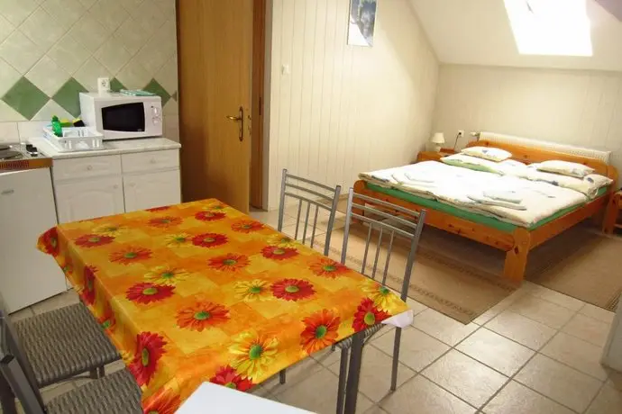 Andras Apartmanhazak 