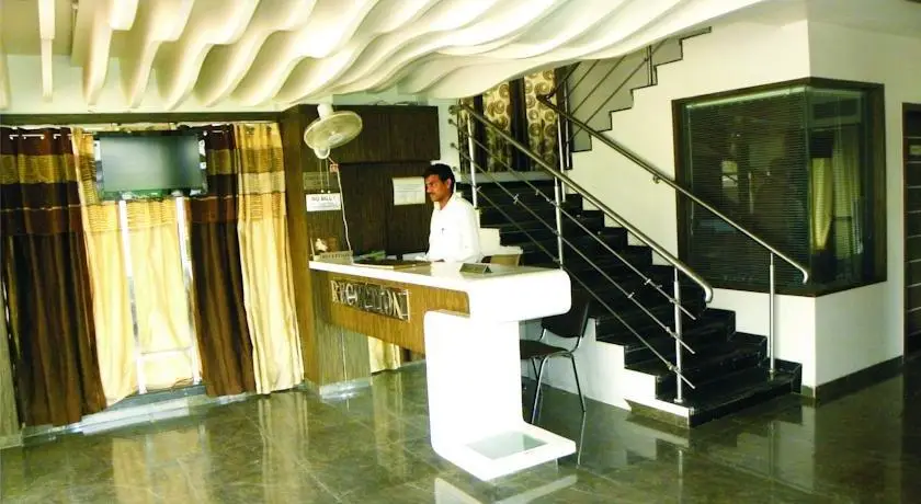 Hotel Shradha Saburi Palace 