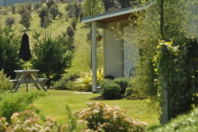 Blue Thistle Cottages 