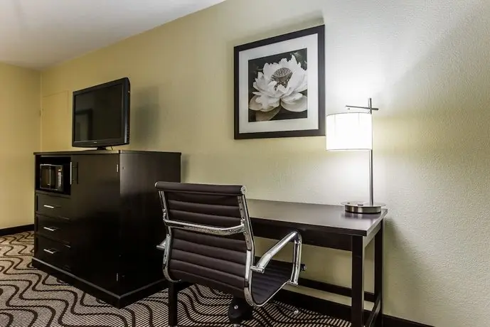 Clarion Hotel Charlotte Airport & Conference Center 