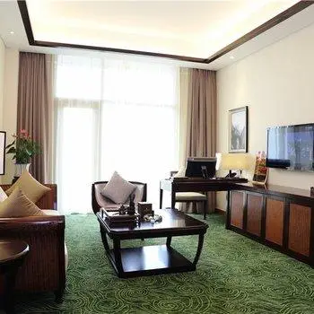 Yuntai Place International Hotel 